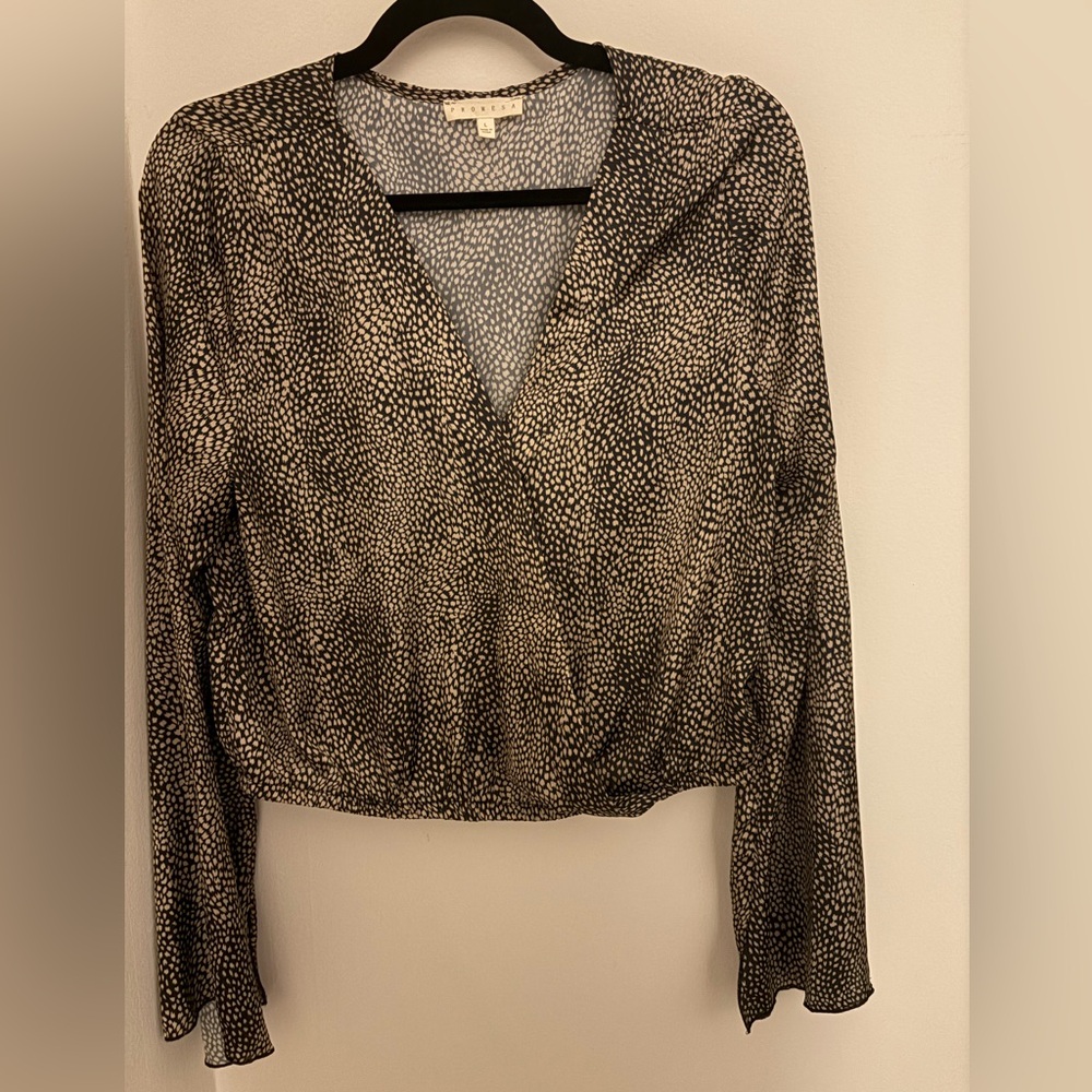 Promesa Cropped Black and Tan Animal Print Blouse with Snap Closure Large